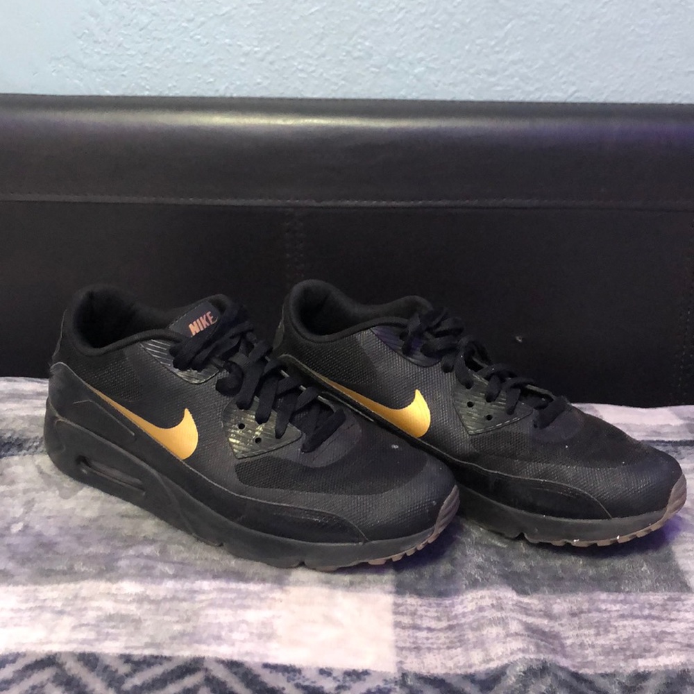 Air max 90 black and gold
